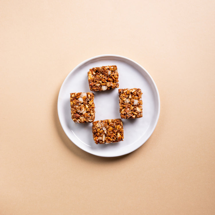 4 pieces of Bloatless Crunch placed in a white plate