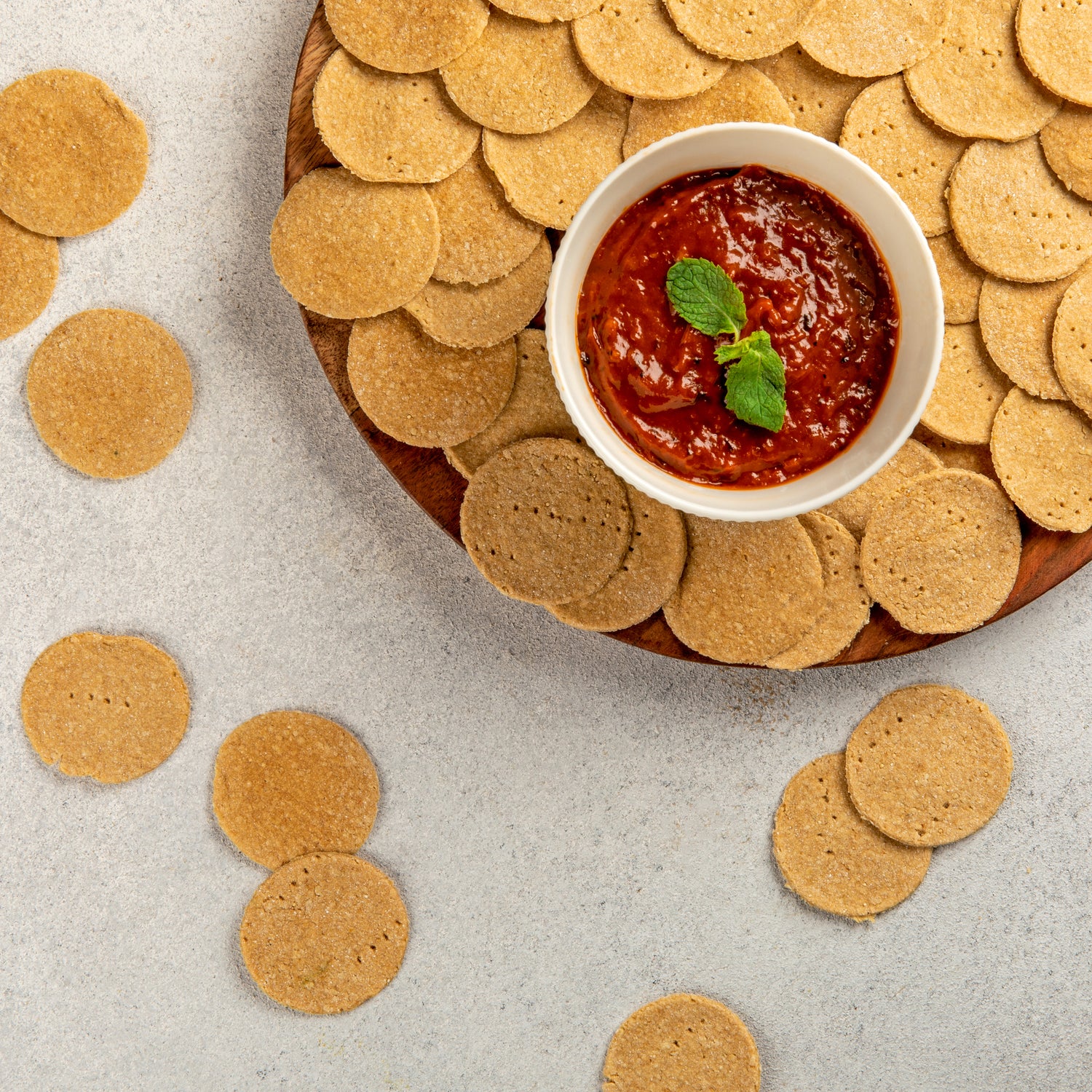 Oats Amaranth crackers with a dip